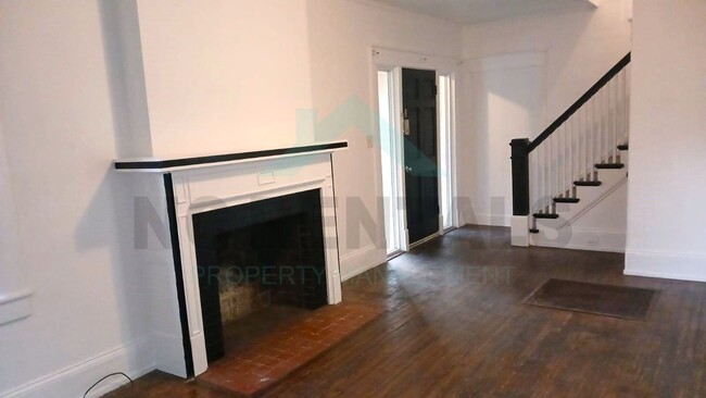 Building Photo - Recently Renovated: Bright & Charming 2-Be...