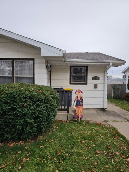 Building Photo - 918 12th St