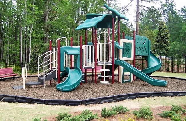 Building Photo - 4/2 with Community Amenities