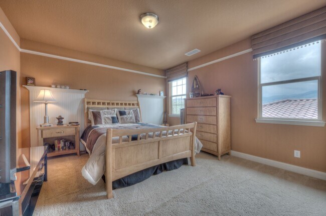 Building Photo - Beautiful former Meritage model home in the heart of Somersett. 4bed/3.5bath/3car 3764sf