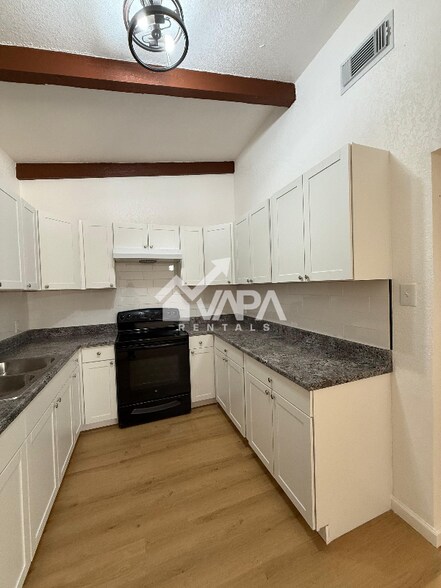 Building Photo - 5512 Grand Lake Dr