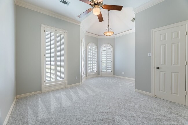 Building Photo - 10 Acorn Cluster Ct