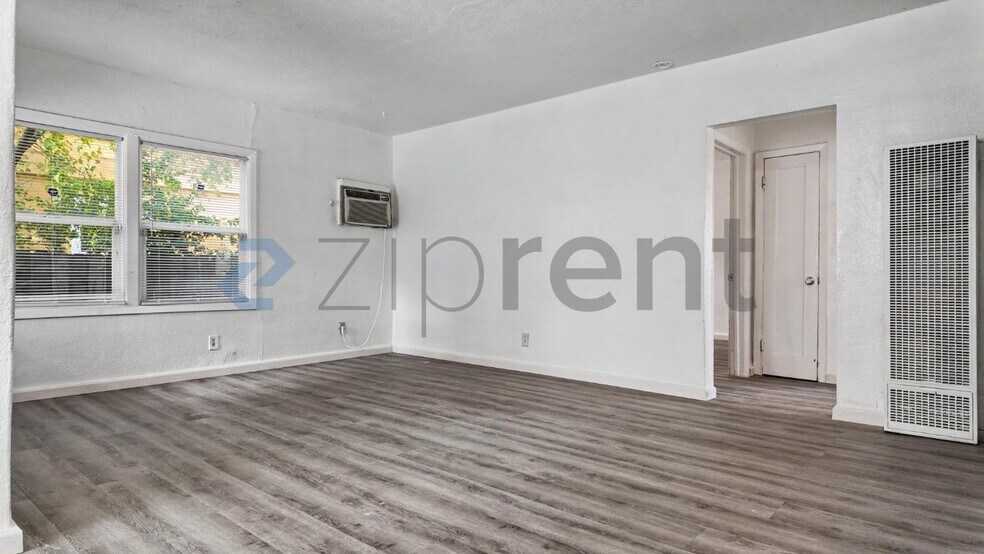 Building Photo - Unit