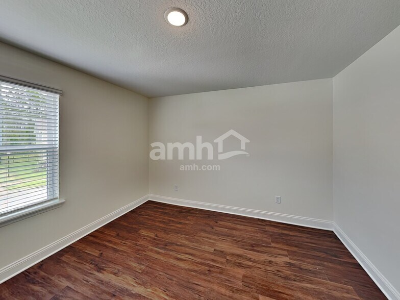 Building Photo - 352 Banyan Frst Dr