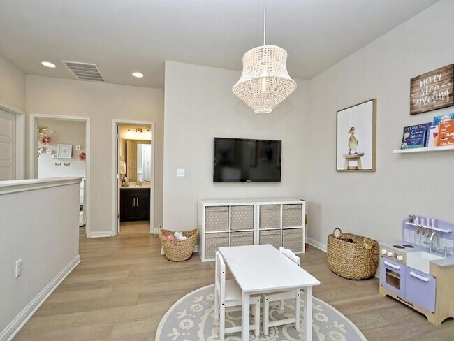 Building Photo - 1708 Arcilla St