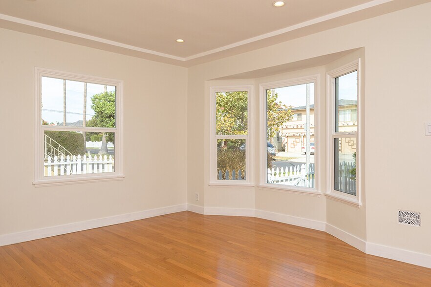 Building Photo - 1517 S Orange Grove Ave