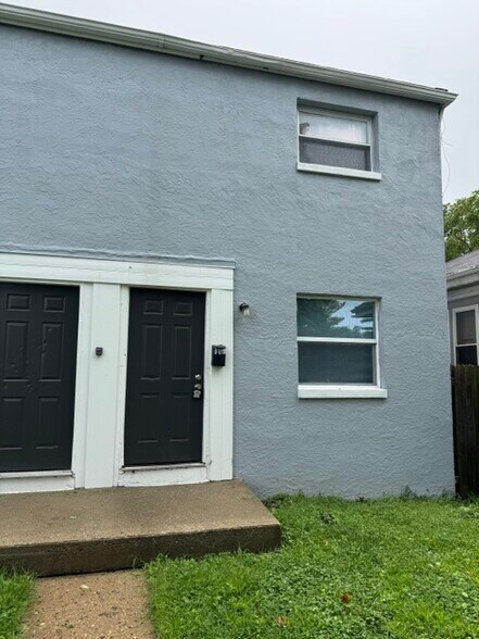 Building Photo - 446 S Yale Ave