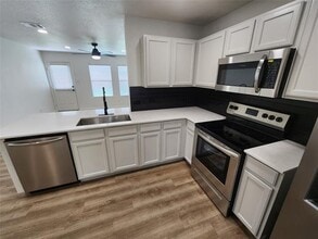 Building Photo - 12808 Kingsgate Dr