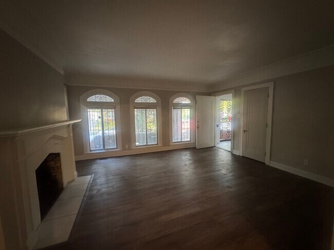 Building Photo - 3040 Fullerton Ave