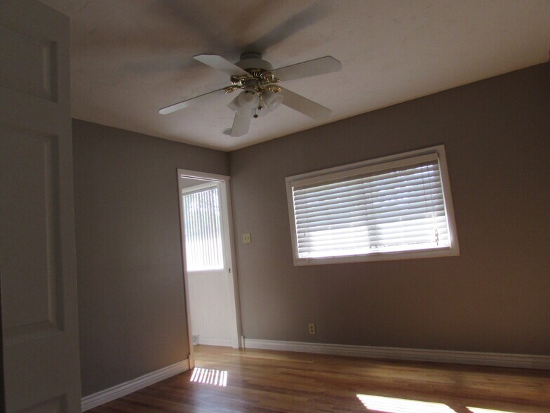 Building Photo - 2116 Bookcliff Ave