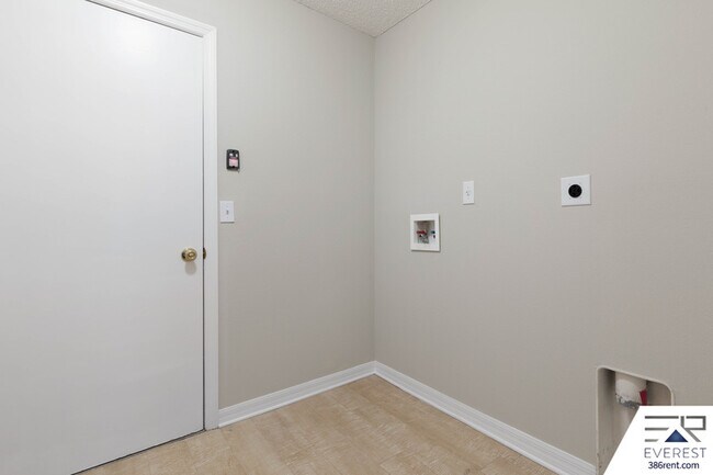 Building Photo - 13 Ryberry Dr