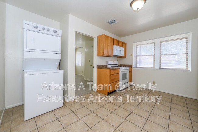 Building Photo - 1014 N 7th Ave