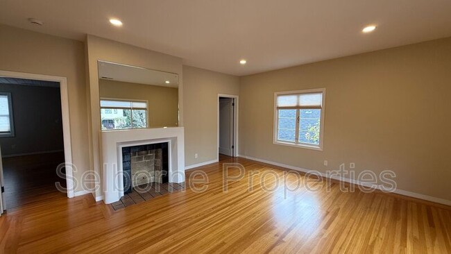 Building Photo - 4174 Howe St