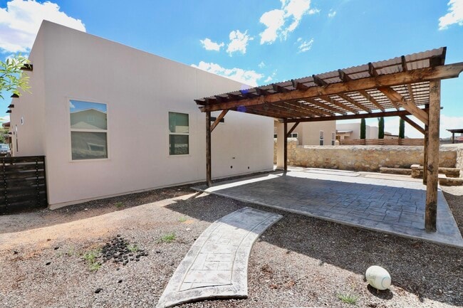 Building Photo - 3817 Loma Cortez Dr