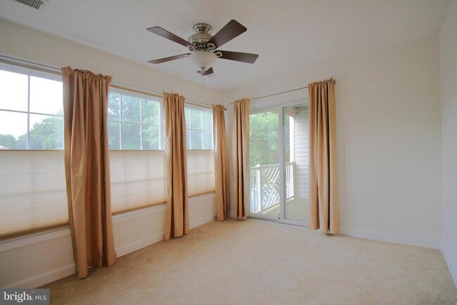 Building Photo - 3801 Ridge Knoll Ct