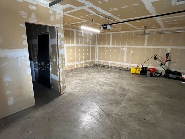 Building Photo - 35 W Emerson Ave