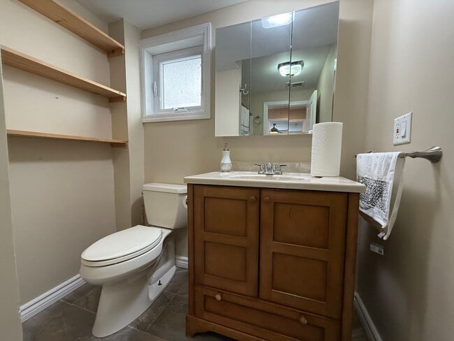 Building Photo - Mint 2 Bed/2 Bath Single-Family Home in Howard Beach!