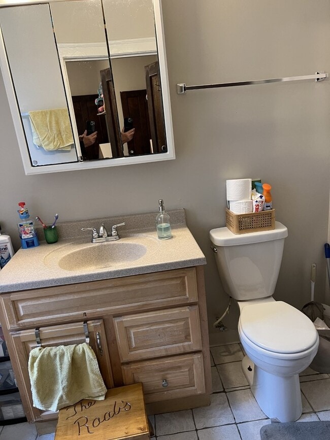 Building Photo - 1408 W Warner Ave