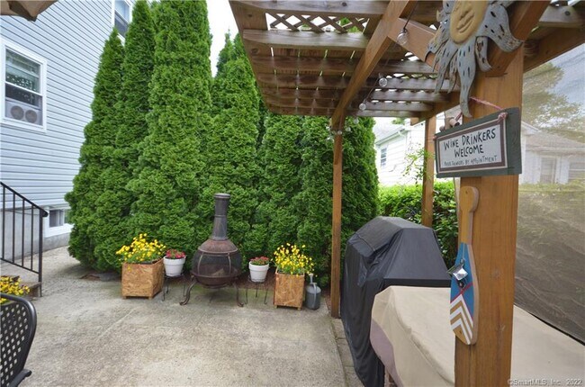 Building Photo - 258 Rakoczy Ave