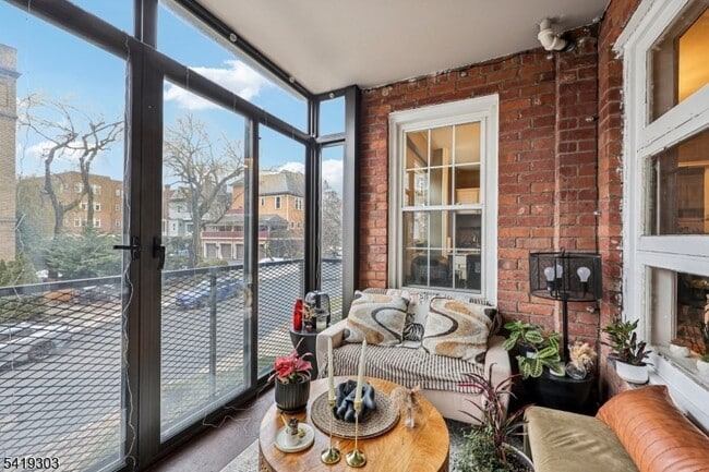 Building Photo - 5 Roosevelt Pl