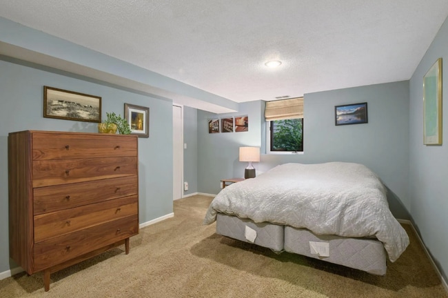 Building Photo - 4250 20th Ave S