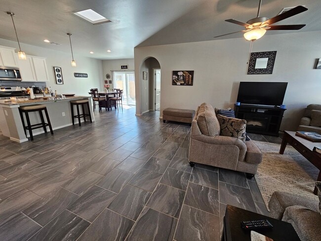Building Photo - 2022 Home with Split Bedroom Layout & Beau...