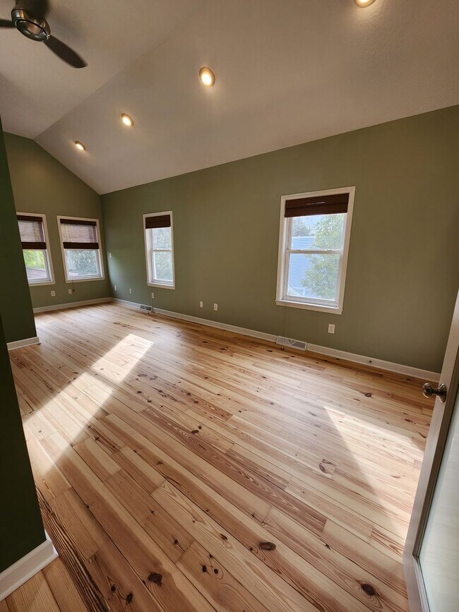 Building Photo - Modern 2 Bedroom Home For Rent