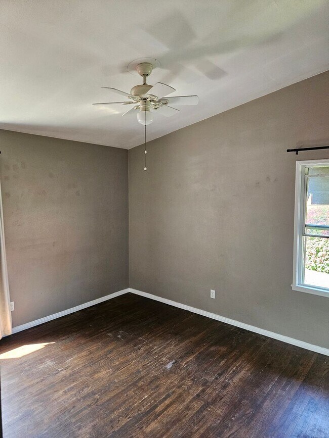 Building Photo - 914 16th St