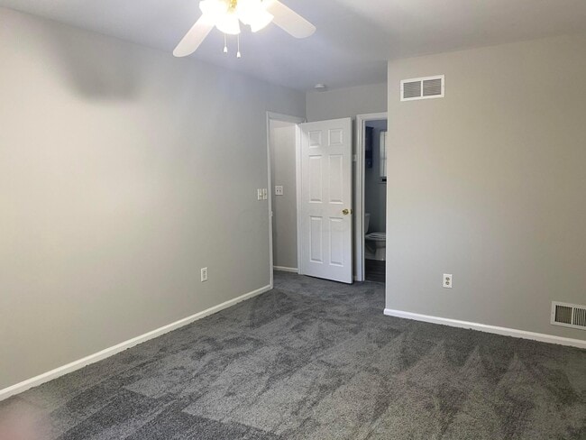 Building Photo - 669 W Main St