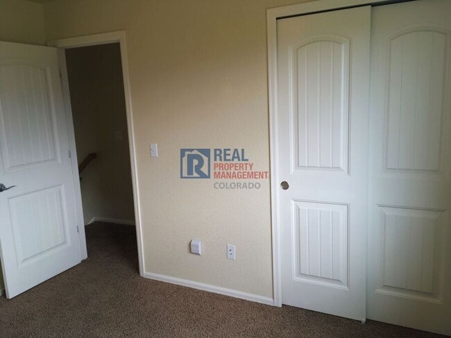 Building Photo - 2360 Sierra Springs Dr