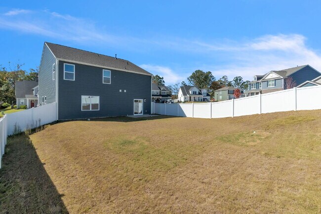 Building Photo - Modern 4BR Home with Loft & 2.5 Baths in W...