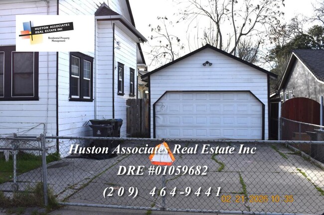 Building Photo - 845 N Lincoln St