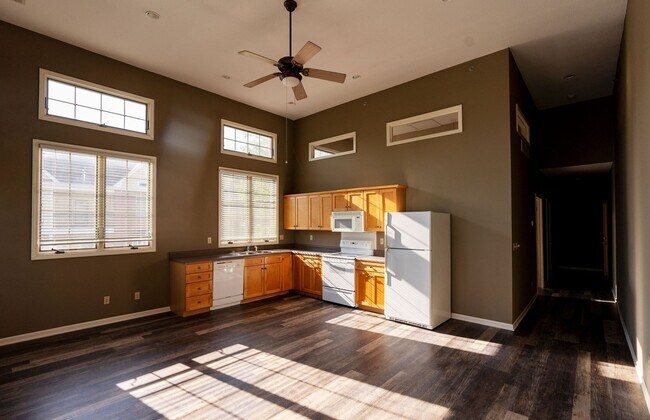 Building Photo - 1BR/1BA, Cherry Hill, Upscale Loft with Balcony!