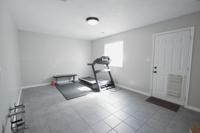 Building Photo - 7136 Ponderosa Way