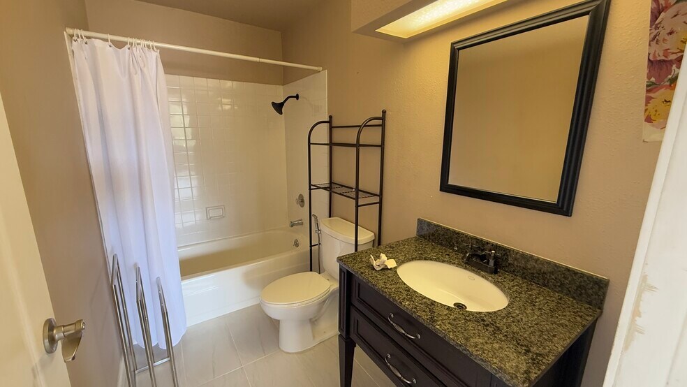 Building Photo - 555 Pierce St