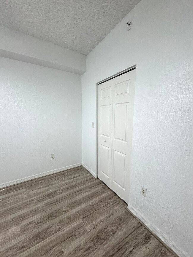 Building Photo - 1801 N Flagler Dr