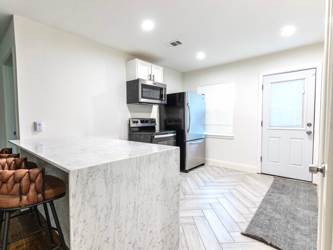 Building Photo - 2808 Grayson Dr