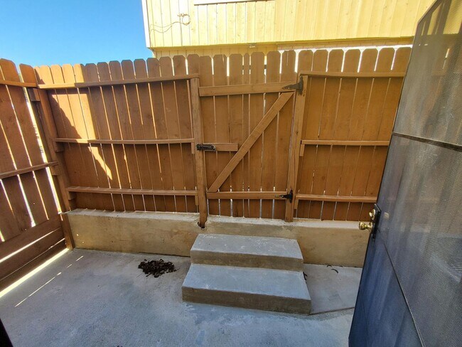 Building Photo - 911 Vance Jackson Rd