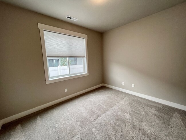 Building Photo - 3 Bed 2 Bath Beautiful Westend Home!