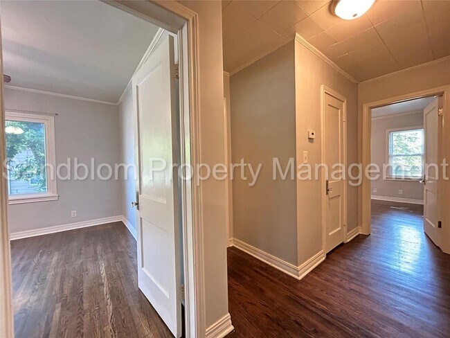 Building Photo - 1324 S Erie Ave