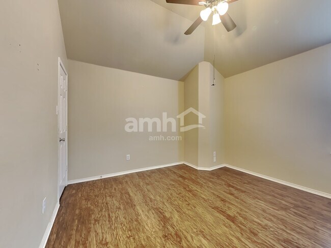 Building Photo - 2120 Malone Dr