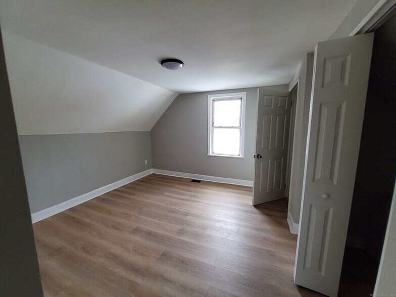 Building Photo - 52 Daggett St