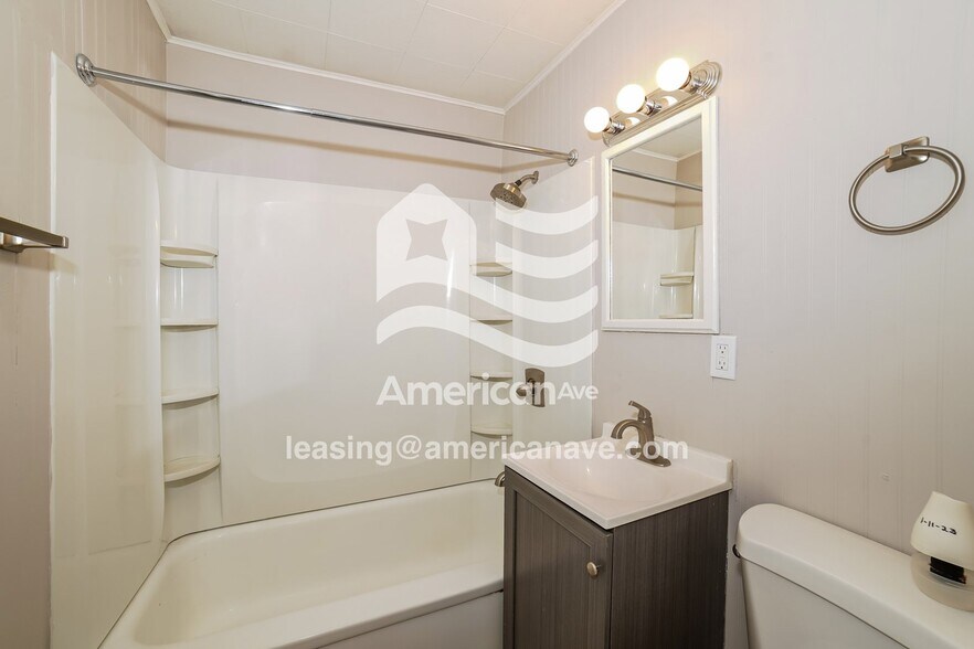 Building Photo - 2920 N Mission Rd