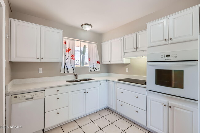 Building Photo - 12402 N Pebble Beach Dr
