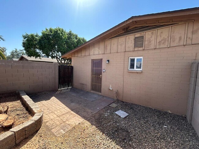 Building Photo - 1851 E University Dr