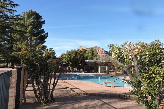 Building Photo - 3 bedroom condo in Village of Oak Creek