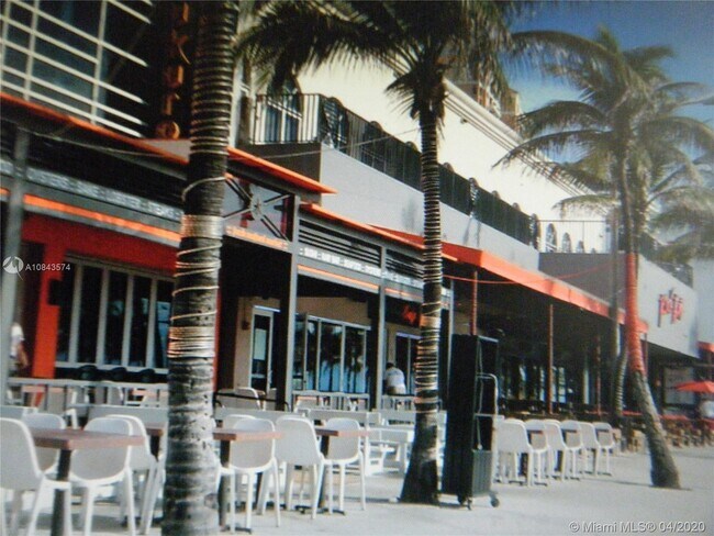 Building Photo - 2430 SE 17th St