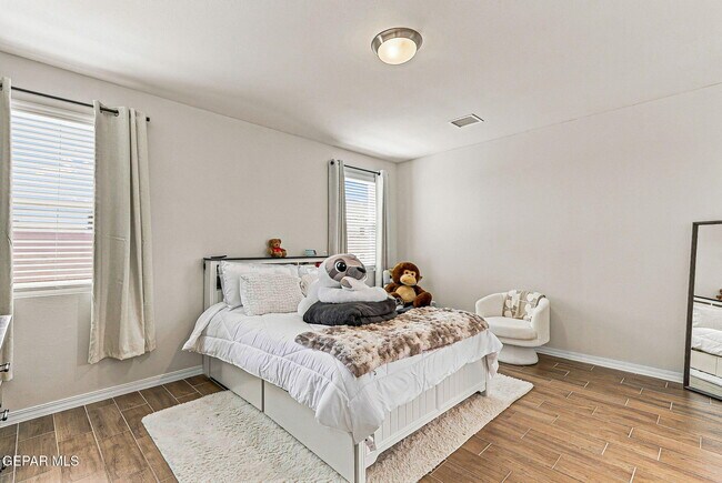 Building Photo - 13876 Loreina Luz Ave