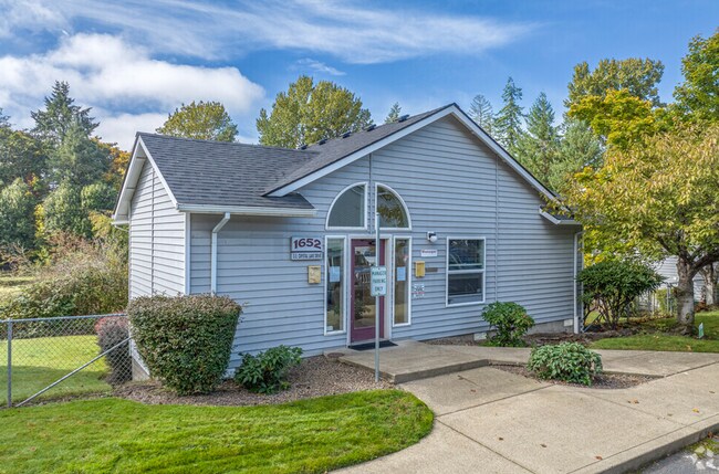 Building Photo - Live by the Lake-- Quiet Corvallis Living - REDUCED RENT!