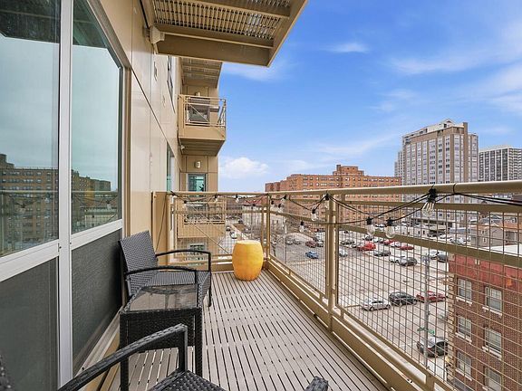 Building Photo - 1550 E Royall Pl